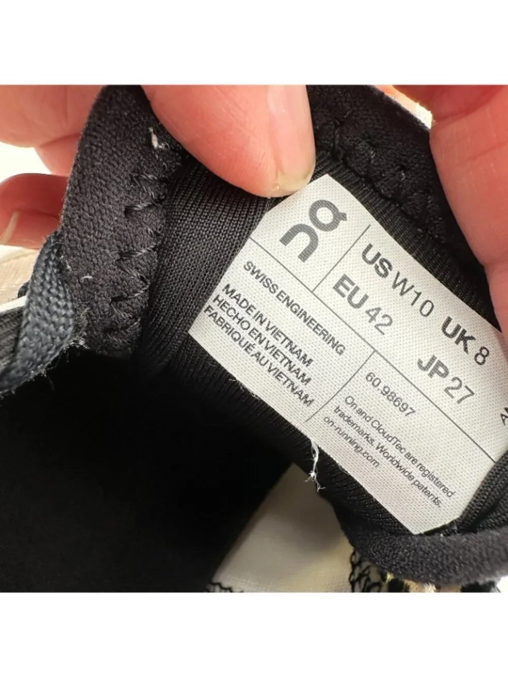 On Cloud X 3 Swiss Engineering Women Size 10 60.98697 White Black Shoes